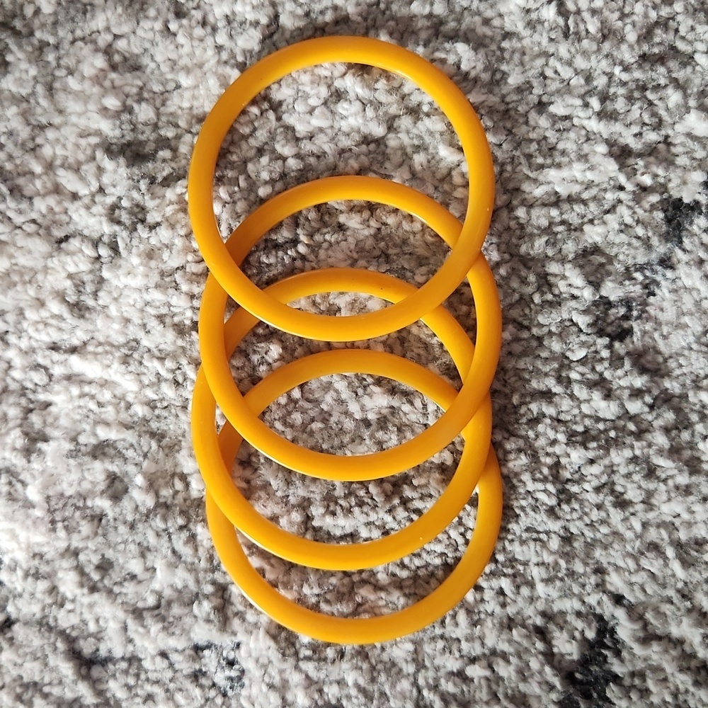 4 thin butterscotch bakelite bangles